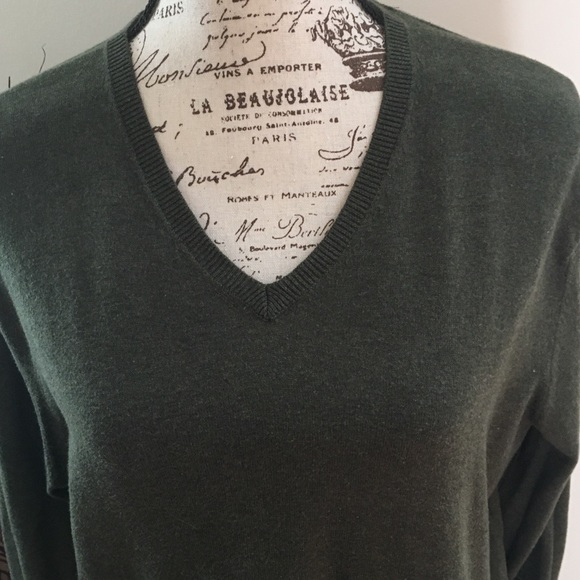 GAP olive cotton v neck sweater - Picture 2 of 6